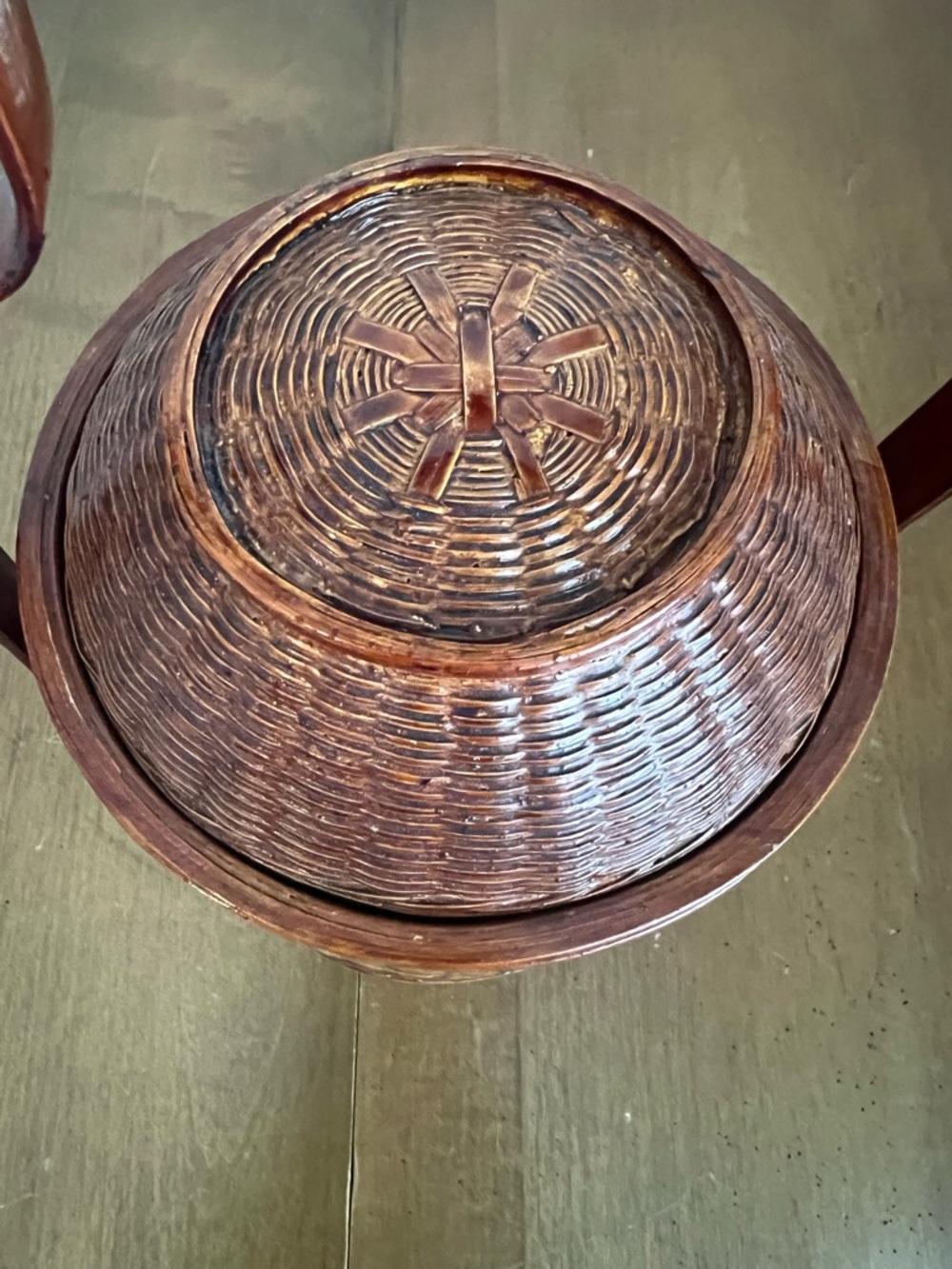 Vintage Handcrafted Chinese two-tiered bamboo & rattan lidded lunchbox - Picture 6 of 6